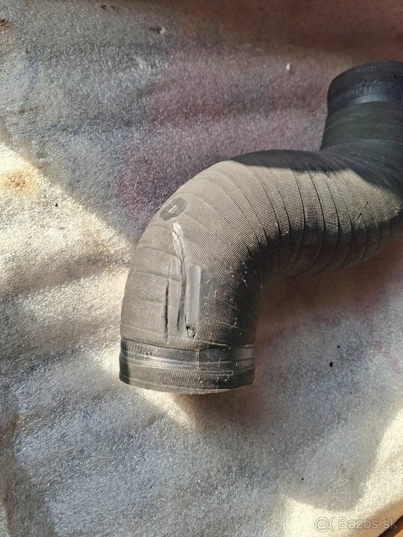 Td5 spodna hadica k intercooleru