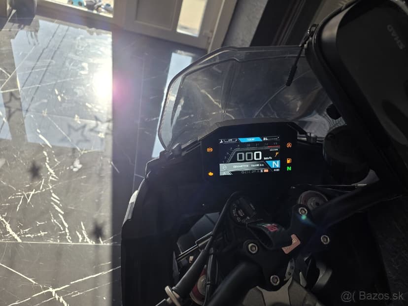 Aprilia tuono v4 1100