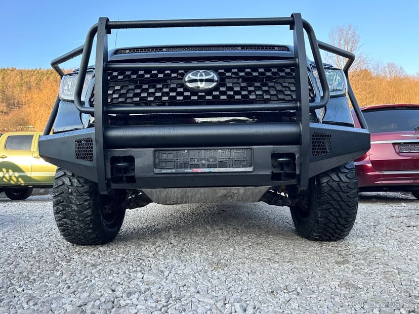 2017 Toyota Tundra Platinum 1794 5,7 V8 kola 35” lift 3” LPG