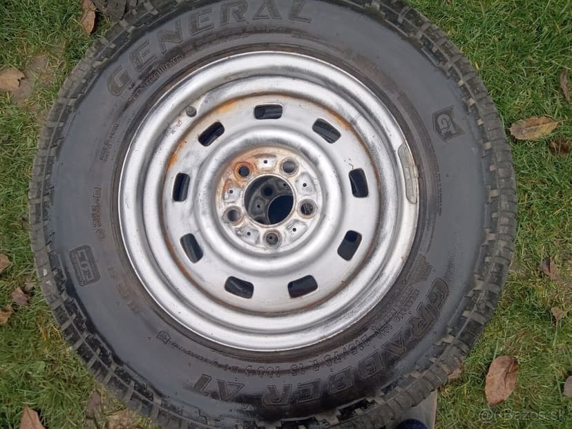 Predám A/T pneumatiky r15 215/75