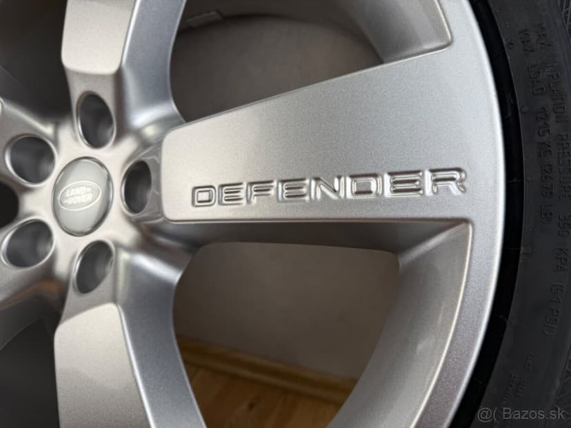 Originál zimní kolesa Land Rover Defender R22
