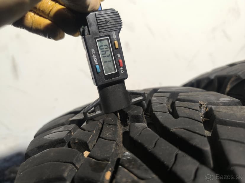 235/85 R16C Celoročné Offroad pneumatiky Continental 4 kusy