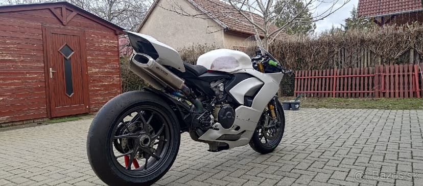 Ducati panigale V2