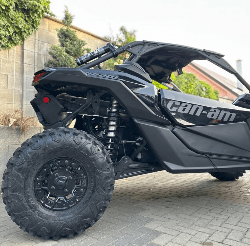 Can-Am Maverick X RS Turbo RR Triple Black Int