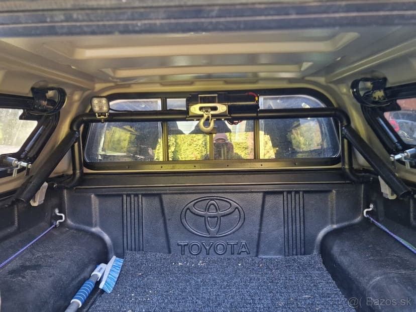 Toyota Hilux Invicible ( Sk Auto ) 2023