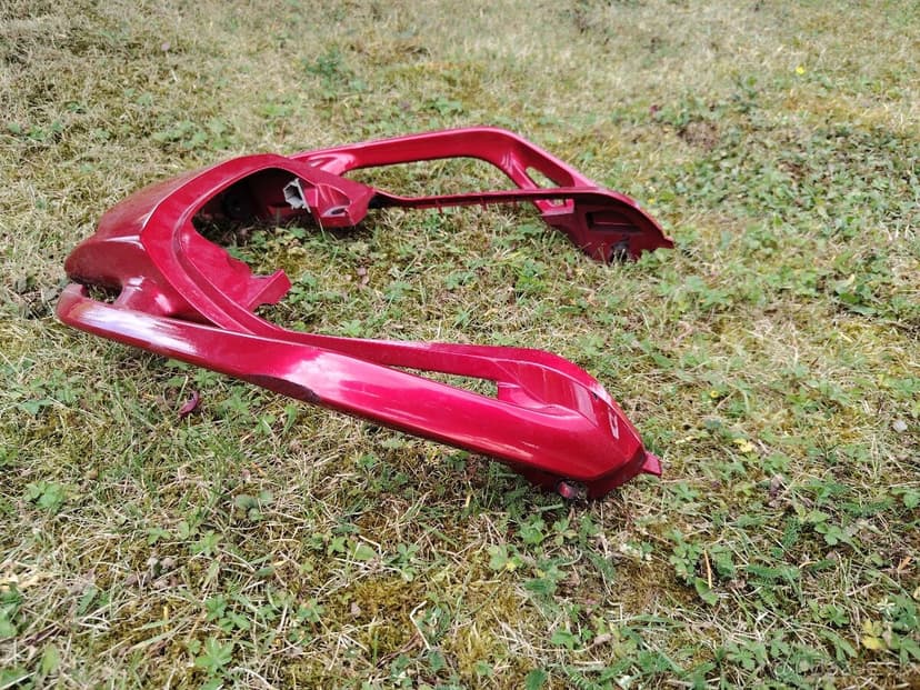 Hlavný plast pod sedlo Yamaha FZ6