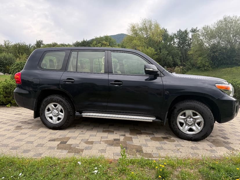 Toyota Land Cruiser V8 200
