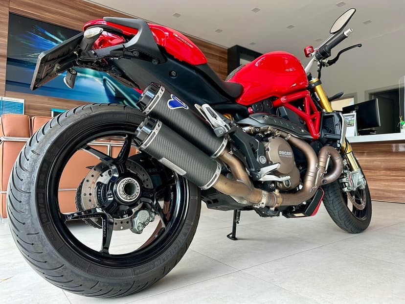 Ducati Monster 1200 S