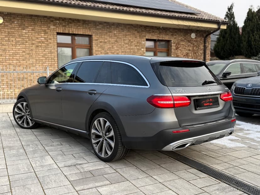 E220 All-Terrain 4Matic Magbetic Mat Grey Mat ODPOČET DPH