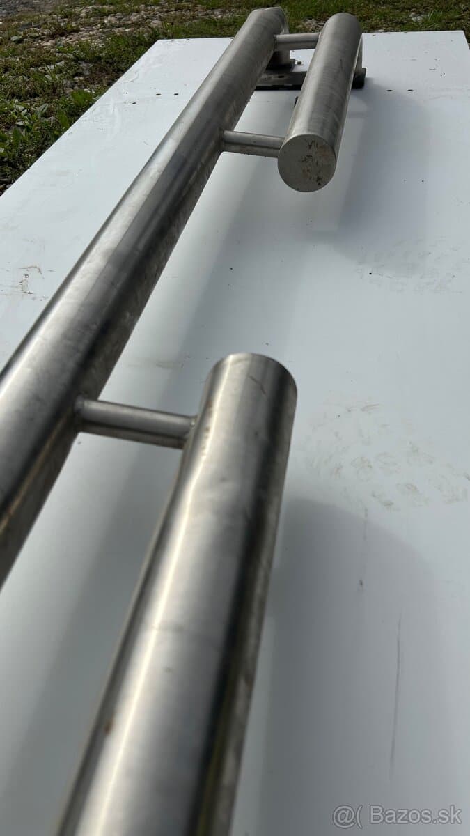 Zadny nerezovy naraznik