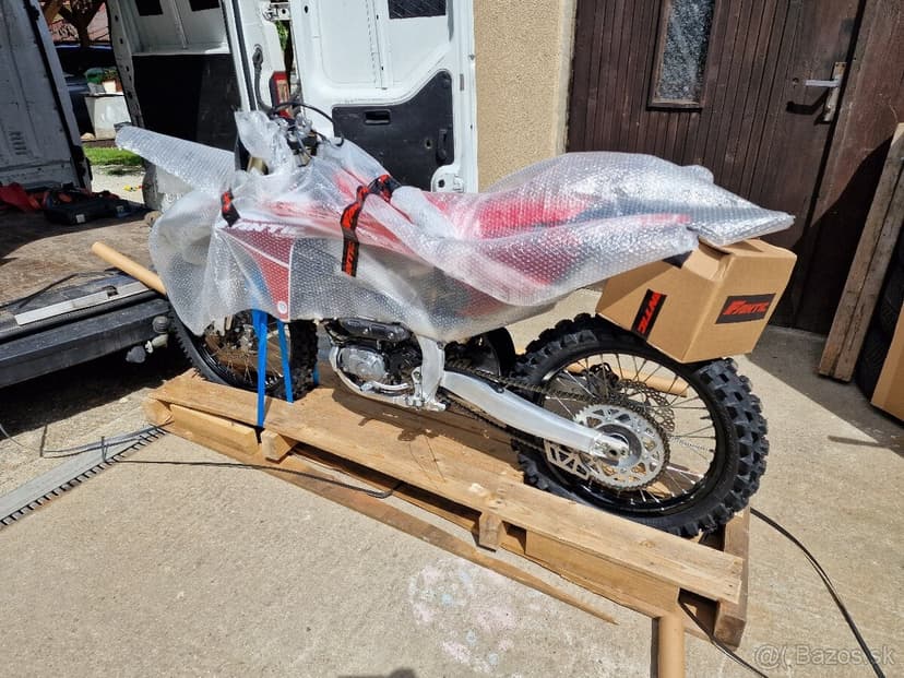 Fantic XXF 250 2025  Yamaha yz250f 25