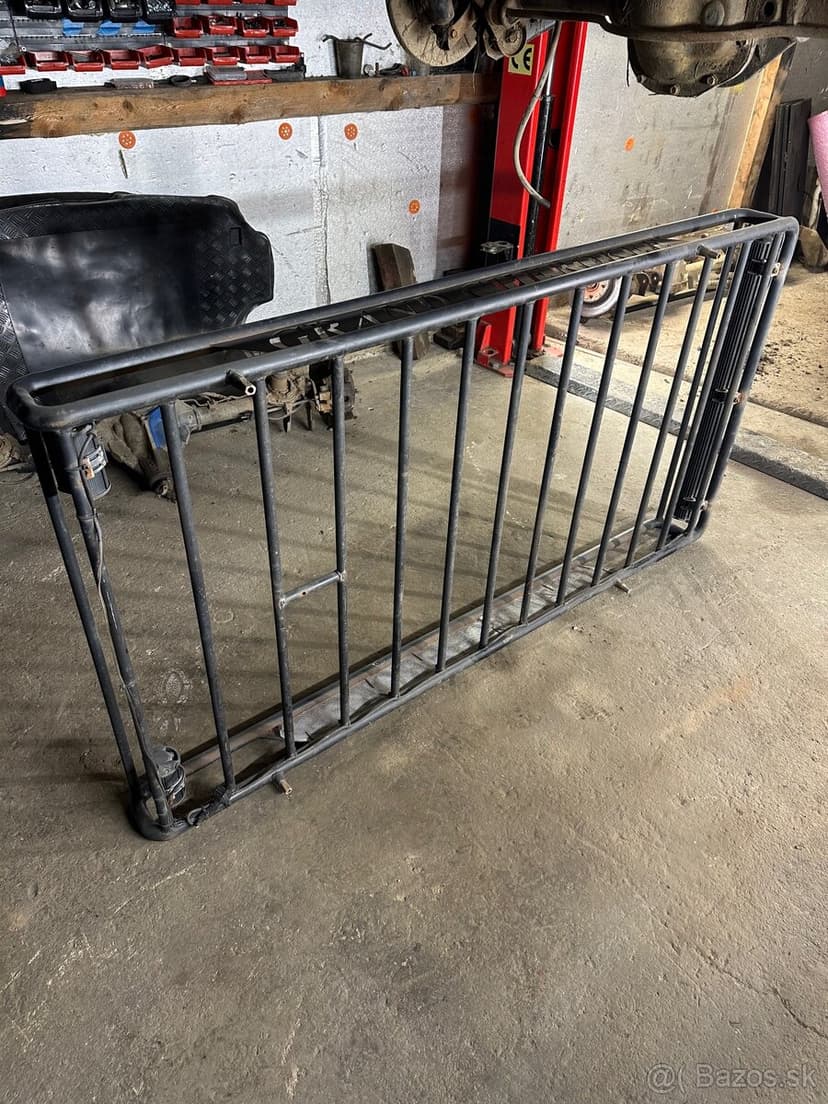 Záhradka jeep Grand cherokee wj