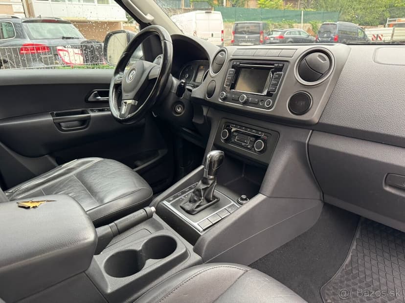 VW AMAROK DSG AUTOMAT ROK VÝROBY 2012  132 KW