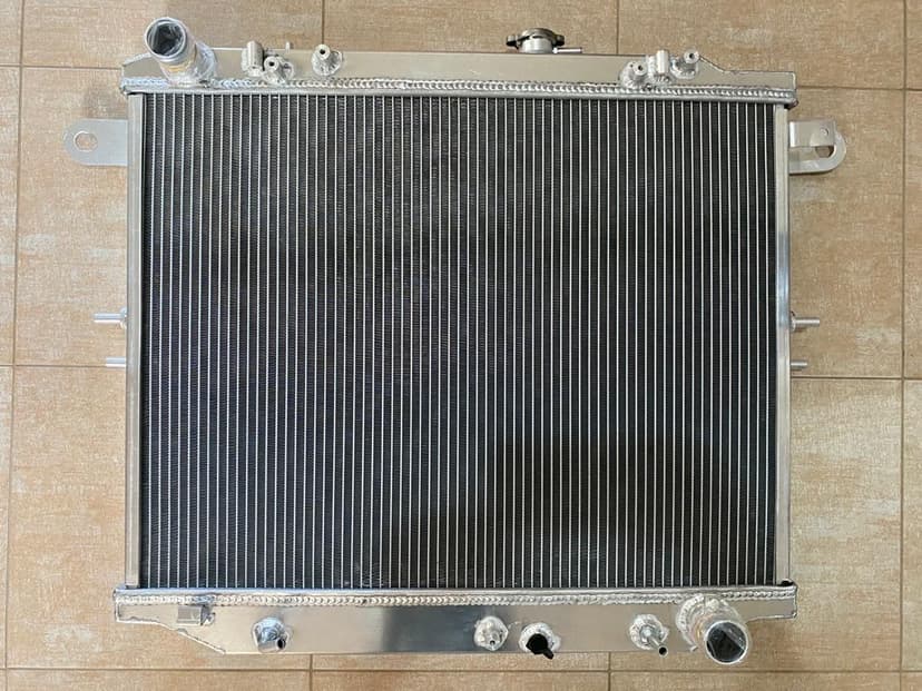Nový ALU sportovní chladič TOYOTA Land Cruiser 100 4.2