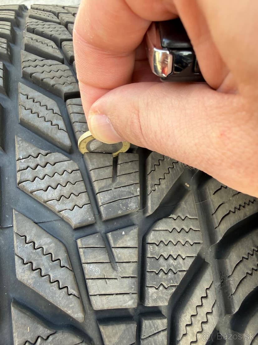 Zánovné zimné pneu Hankook W330A 225/60 R18 XL pre SUV