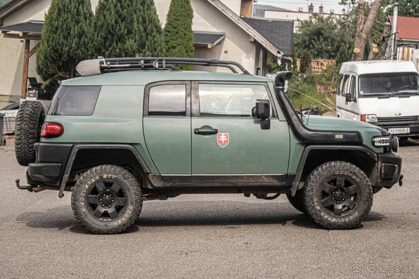 Toyota FJ Cruiser Land
