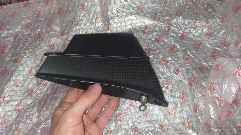 Ducati panigale v4 karbonové křídlo