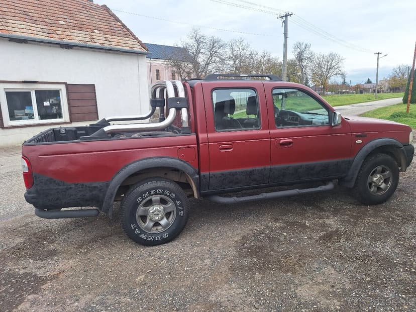FORD RANGER 2,5 TD 4X4 KLÍMA ŤAŽNÉ