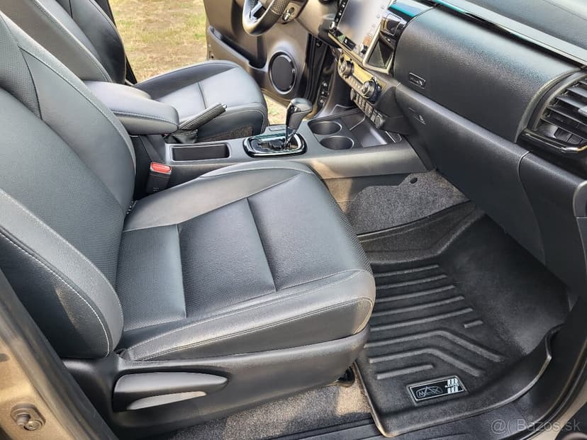 Toyota Hilux 2.8 D-4D Invincible 4x4 A/T, odpočet DPH