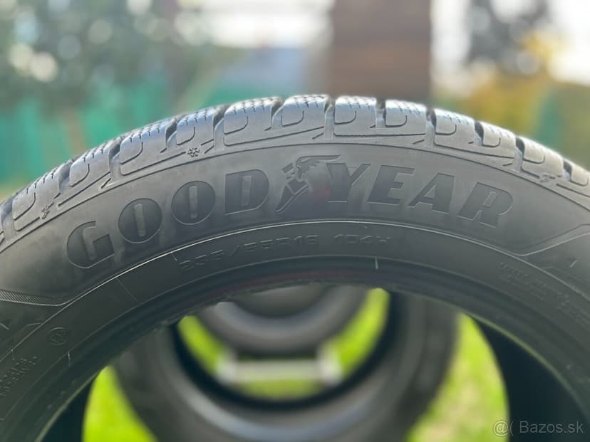 Goodyear Ultragrip Performance + SUV 235/55 R18 104H