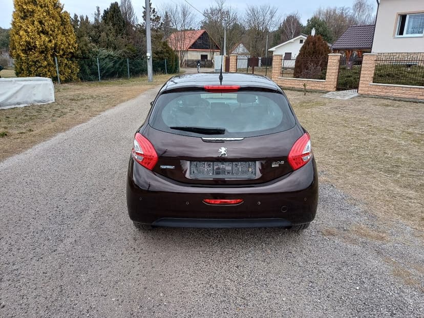 Predám Peugeot 208, 1.6HDI, 68Kw, automatická prevodovka 6kv