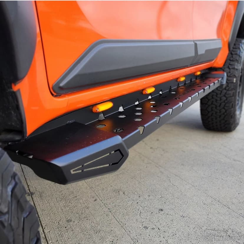 Ochranné oplastovanie dverí Toyota Hilux 2016 -