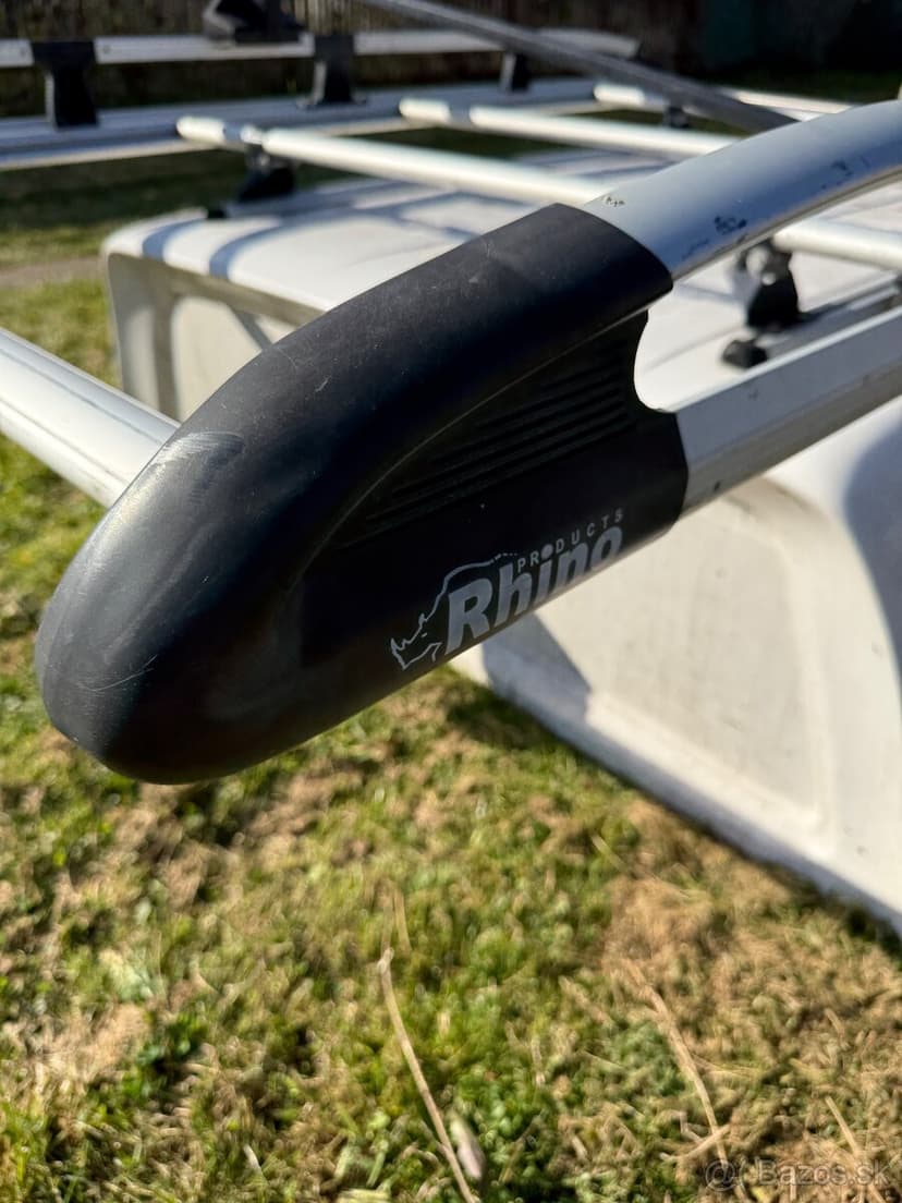 Hardtop a nosič toyota hilux