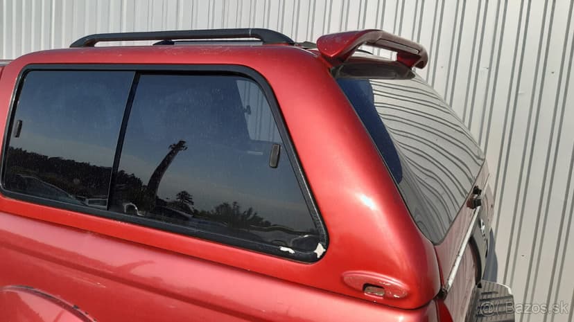 Nissan Navara 2.5TD hardtop červená - ND