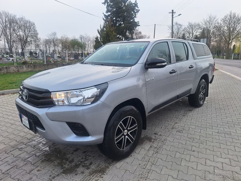TOYOTA HILUX 2,4 DIESEL 4X4 ŤAŽNÉ 3200KG MOŽNÝ LEASING
