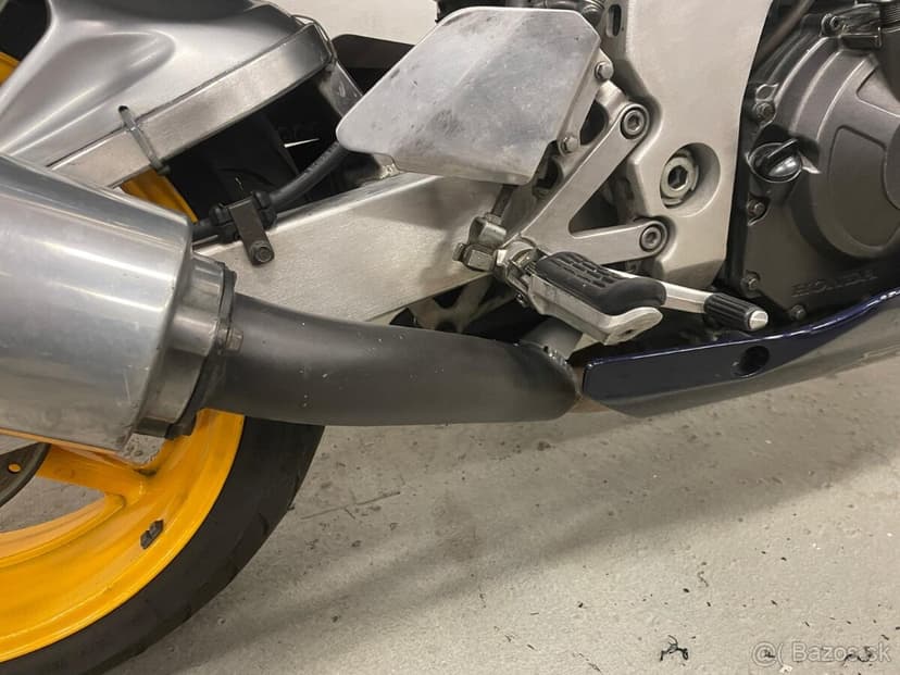 Honda CBR 900RR Fireblade SC28 youngtimer