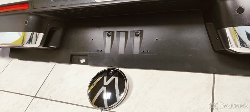 VW Amarok zadný nárazník