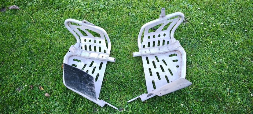 Can am renegade naslapy