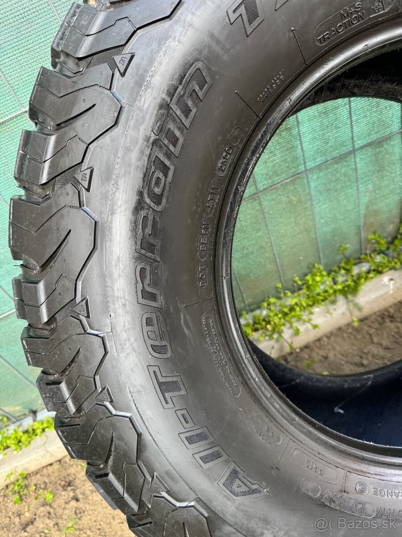 Predám offroad pneu 315/70 r17 315/70/17 4x4 R17 SUV M+S Pre
