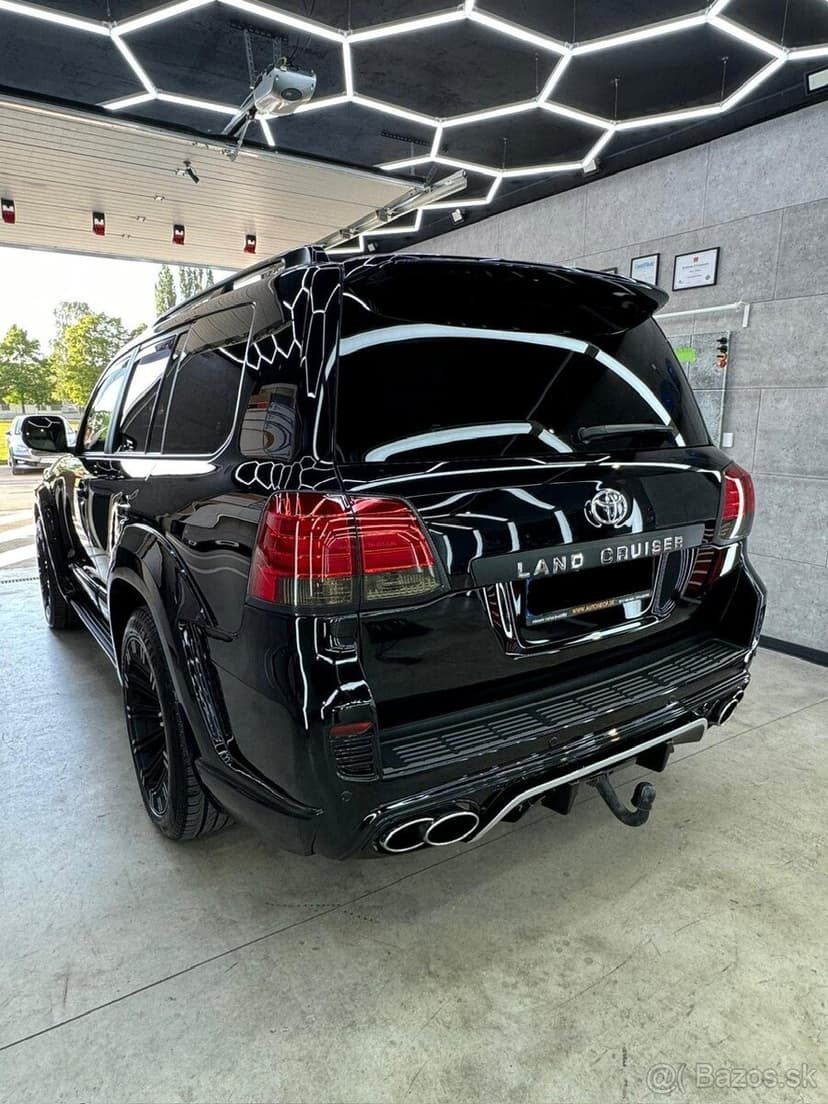 Toyota LANDCRUISER 200 V8 4.5 l D-4D LUX WALD TUNING