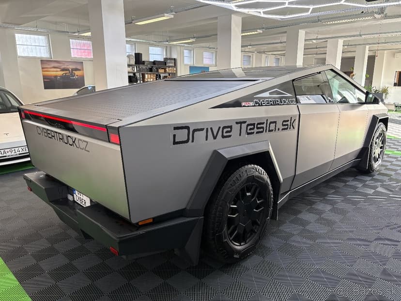 Tesla Cybertruck – Foundation Series