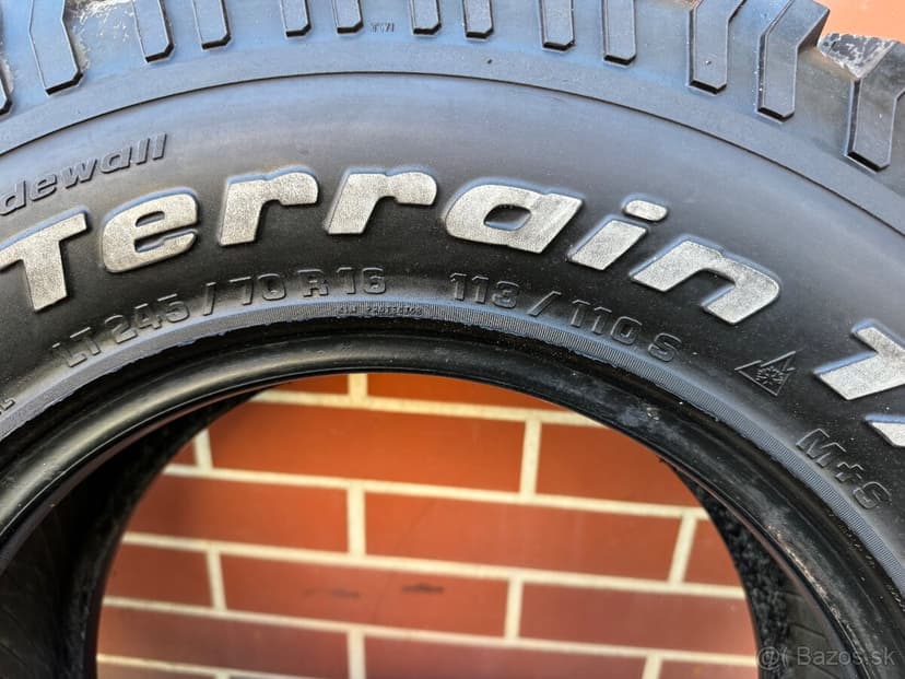 Predám offroad pneu 245/70 r16 245/70/16 4x4 R16 SUV M+S Pre