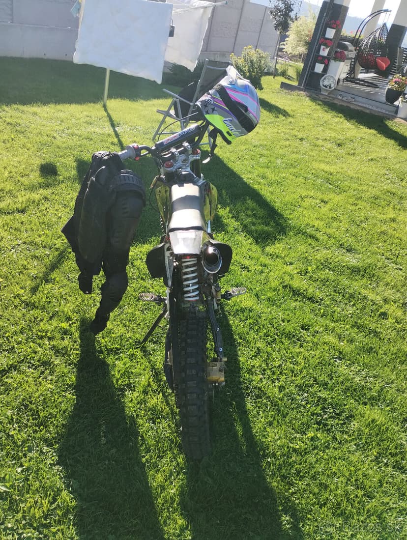 Predám motorku crossu