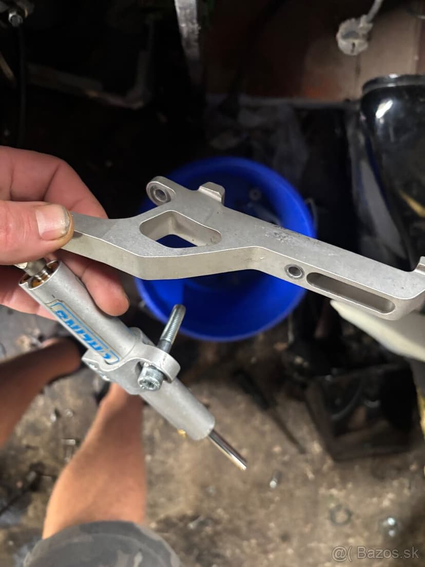 Tlumic rizeni Ohlins vcetne montazni sady na Yamaha R1 02-03