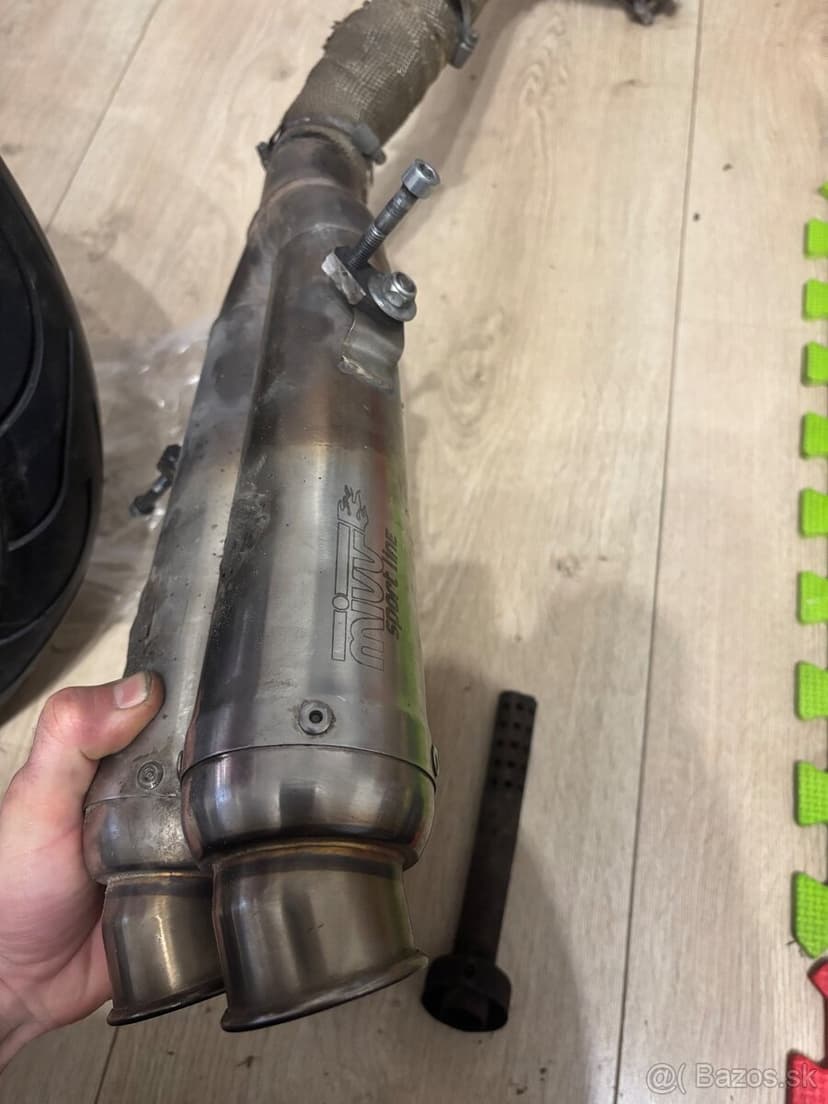 Ladeny vyfuk pod sedlo na Honda CBR 600RR 1000RR Kawa Zx6R