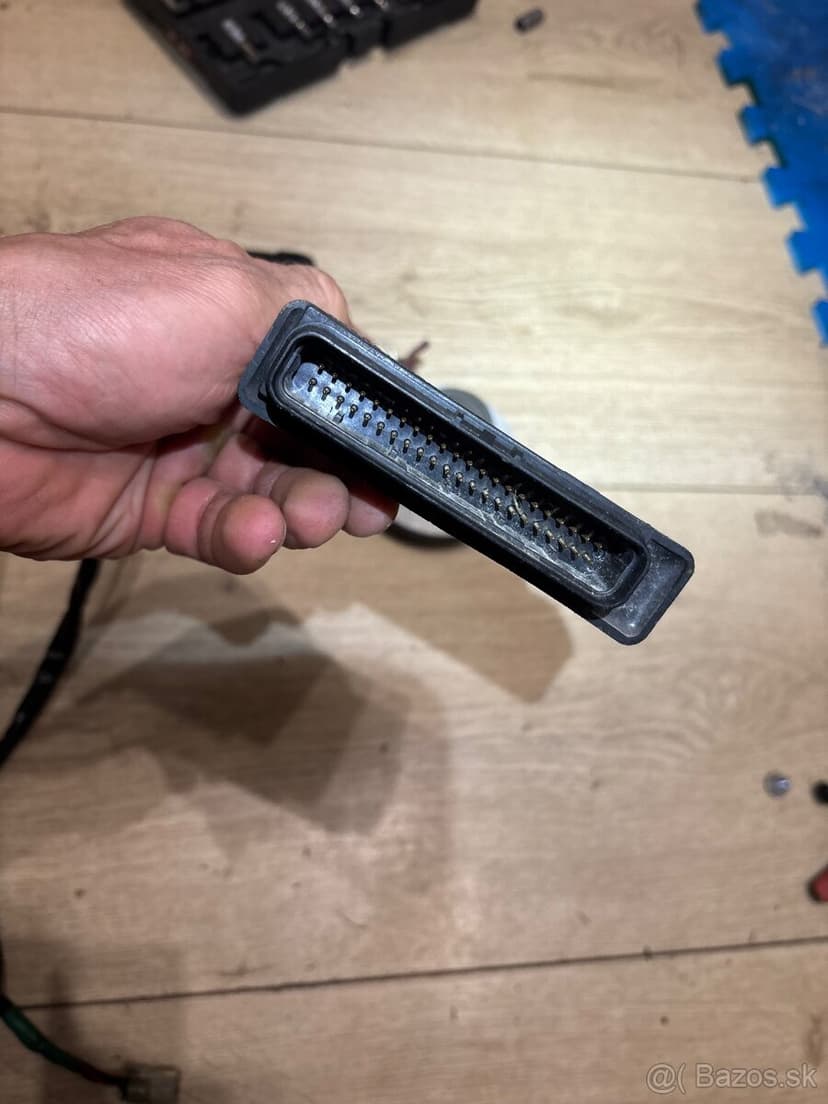 Spinaci akrinka s ridici jednotka na Yamaha R1 04-06 Rn12