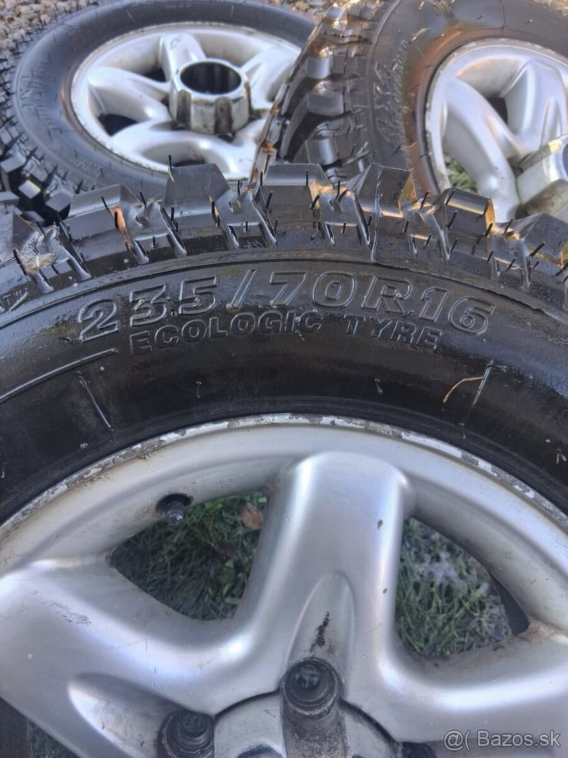 Pneumatiky 235/70 R16 +disky