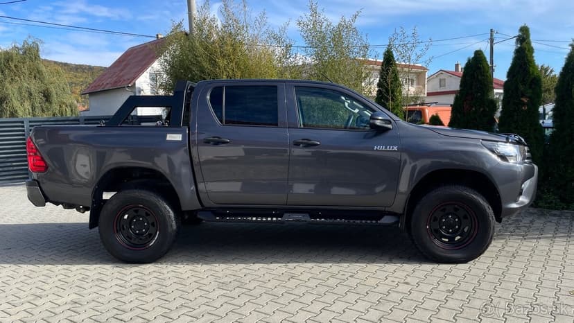TOYOTA HILUX S NAVIJÁKOM - NA PREDAJ / NA SPLÁTKY