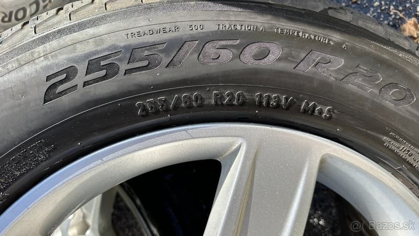 44. Land Rover Defender 255/60/ r20