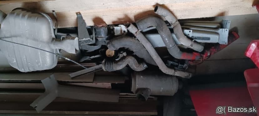 JEEP CHEROKEE XJ- 4x dvere + piate dvere,nárazník a pod.