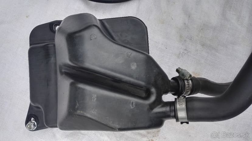 Vzduch.sanie a olejový dychač Ducati Monster 695