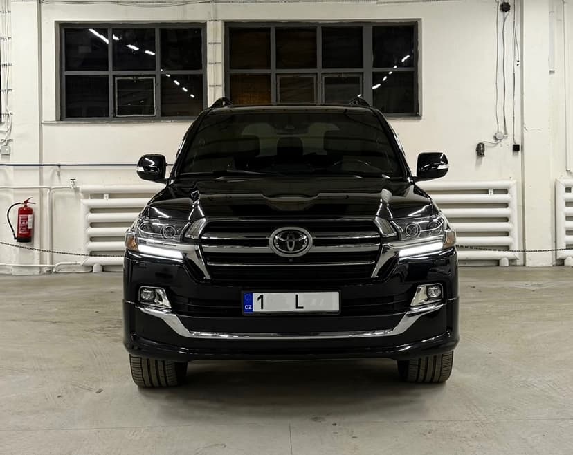 Toyota Land Cruiser 200 4.5 V8 diesel