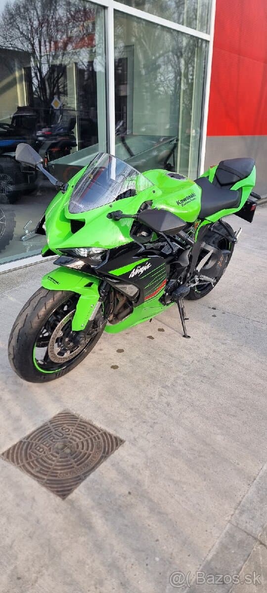 Kawasaki ZX6R