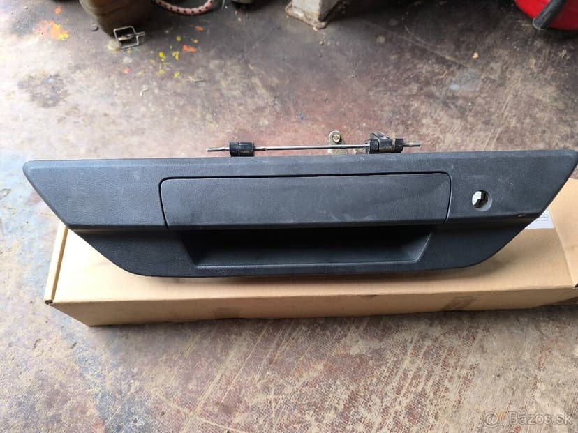 Autorádio s cd do Toyota Hilux VIII od 2015 - -Dohoda