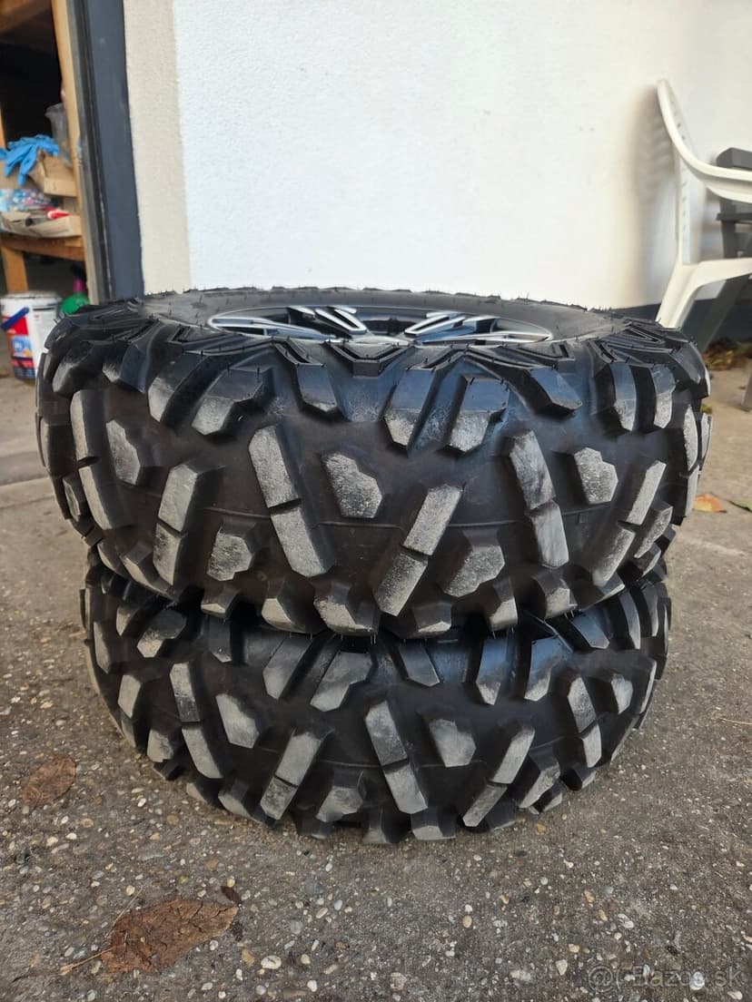 Predám na štvorkolku pneumatiky