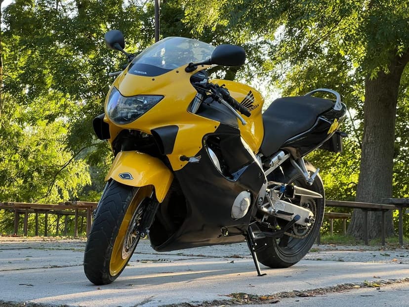 Honda CBR600 F4 (2000) – plne dokončený projekt / bez TP